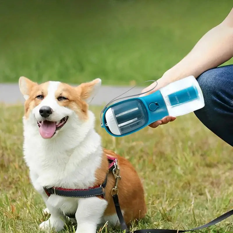 Bouteille d’eau pour chien et chat 3-en-1 – Distributeur 300 ml avec récipient à nourriture, sac à déchets et filtre intégré – Portable et étanche – 9 couleurs